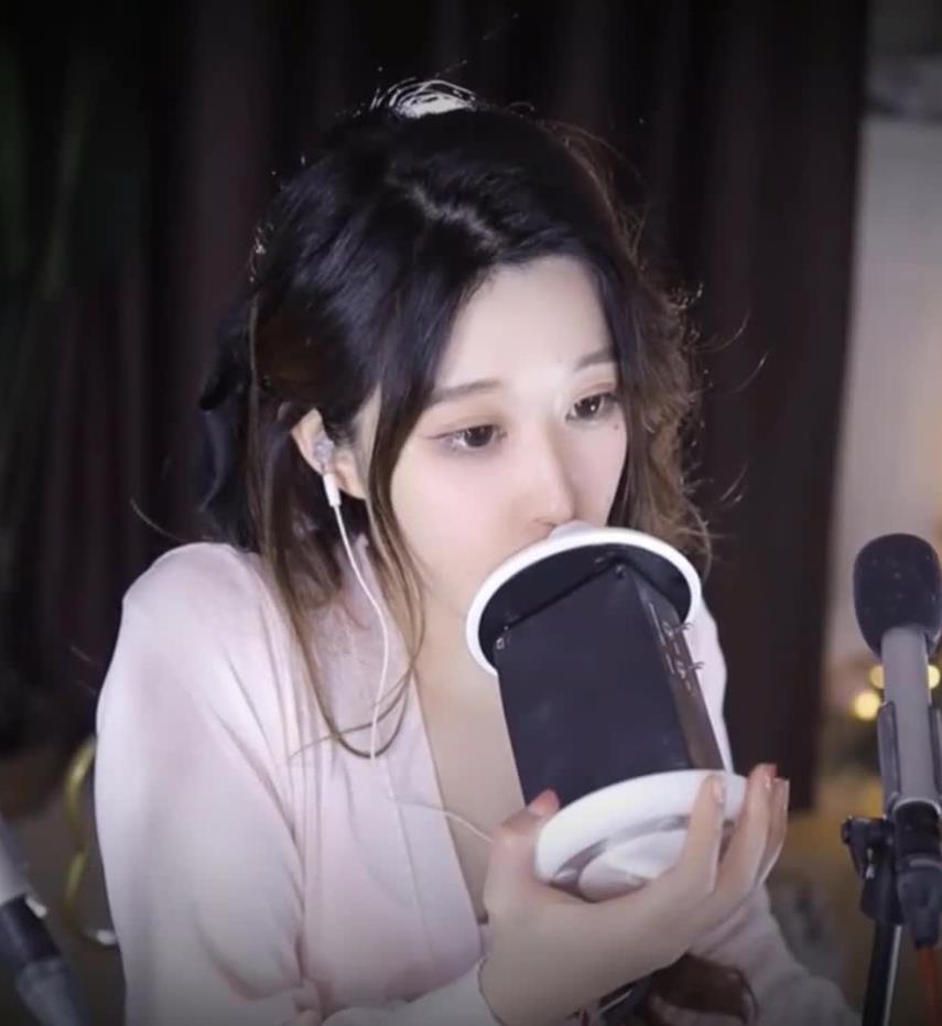 0523145252.jpg 虎牙大伊伊ASMR饿猫咆哮