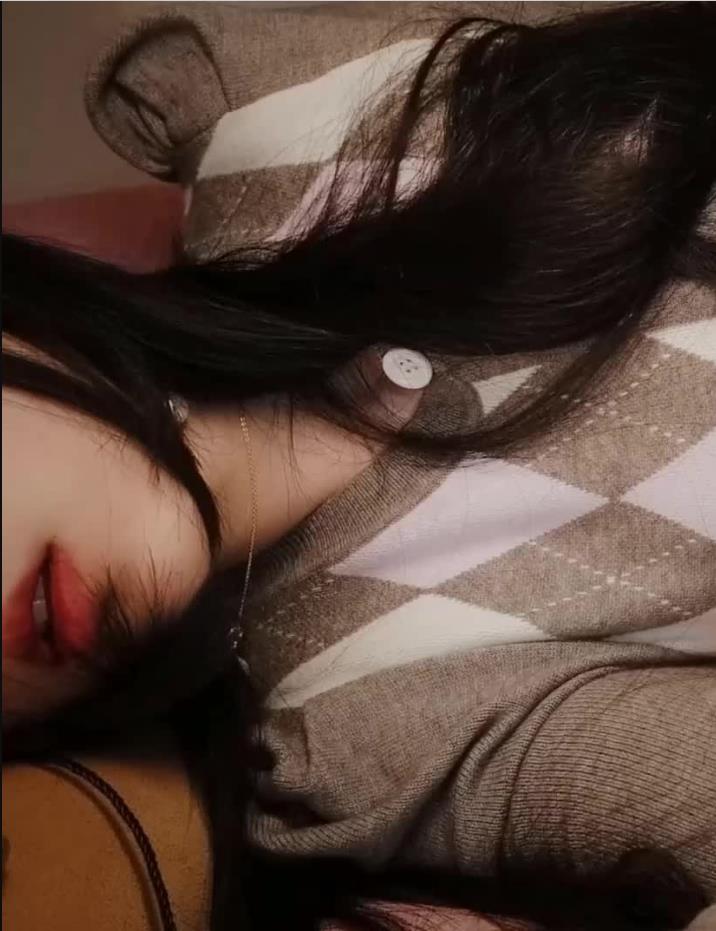 1013133804.jpg B站小羊喵舰长ASMR福利女友视角烤全羊耳边呼吸心跳