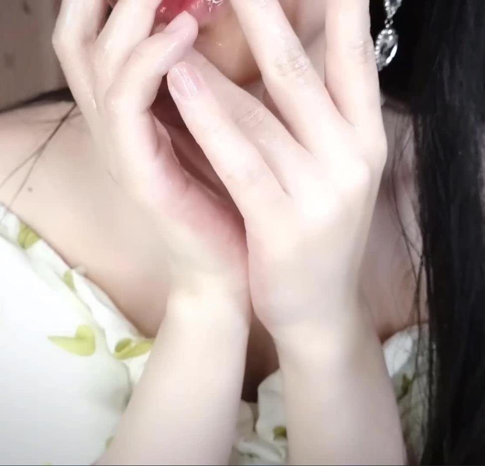 0902091324.jpg 小羊喵舰长as-mr福利 芦荟胶揉搓和吃手手拉丝